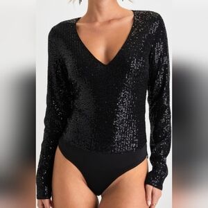 LULUS SEQUIN BODYSUIT NWT. BLACK SMALL. STRETCH VNECK.
